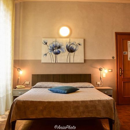 Albergo Florida Taggia Eksteriør billede